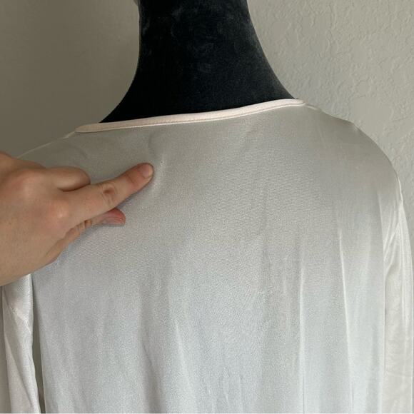 Texsheer XXL- nigh gownt- Silky white nylon- sleeves- lace pink design buttons - Picture 6 of 8